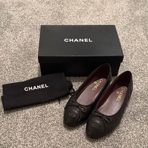 CHANEL Black Quilted Flats